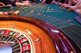 Ruang kartu rummy yang tertata rapi